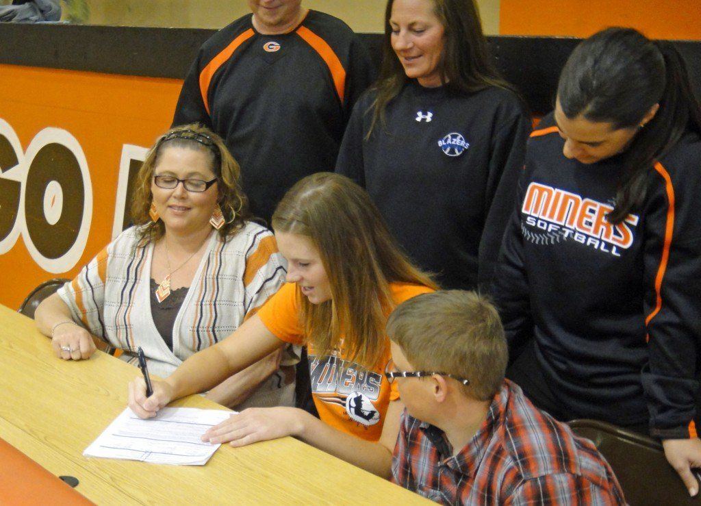 Taylor Monke signs with Lewis and Clark Community College to play softball for the team starting fall semester 2013. Read more about Taylor's signing. 