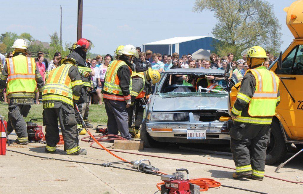 Crews use all measures to try to save the victims.