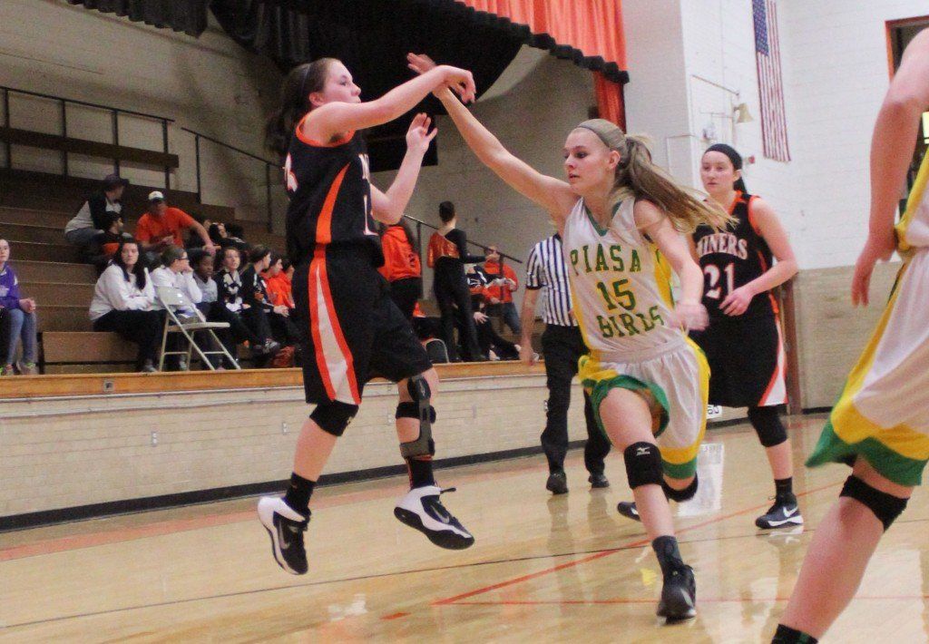 Molly Gray makes a cross court pass in the Lady Miners' final game of the season. The girls came up short to Southwestern in the second round of regionals. 