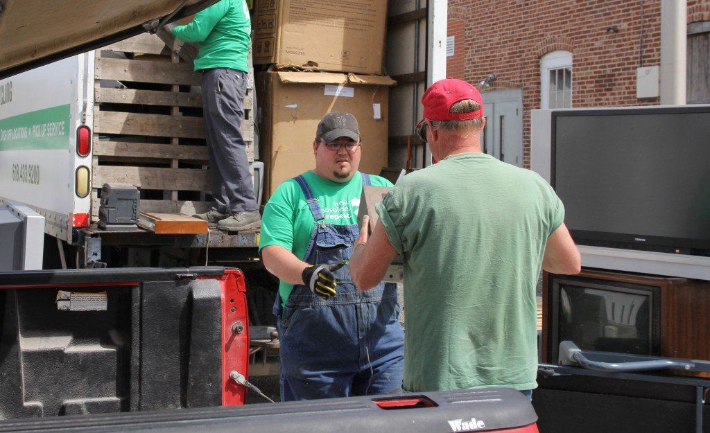 Some residents helped out and offered to unload their recyclables themselves. 