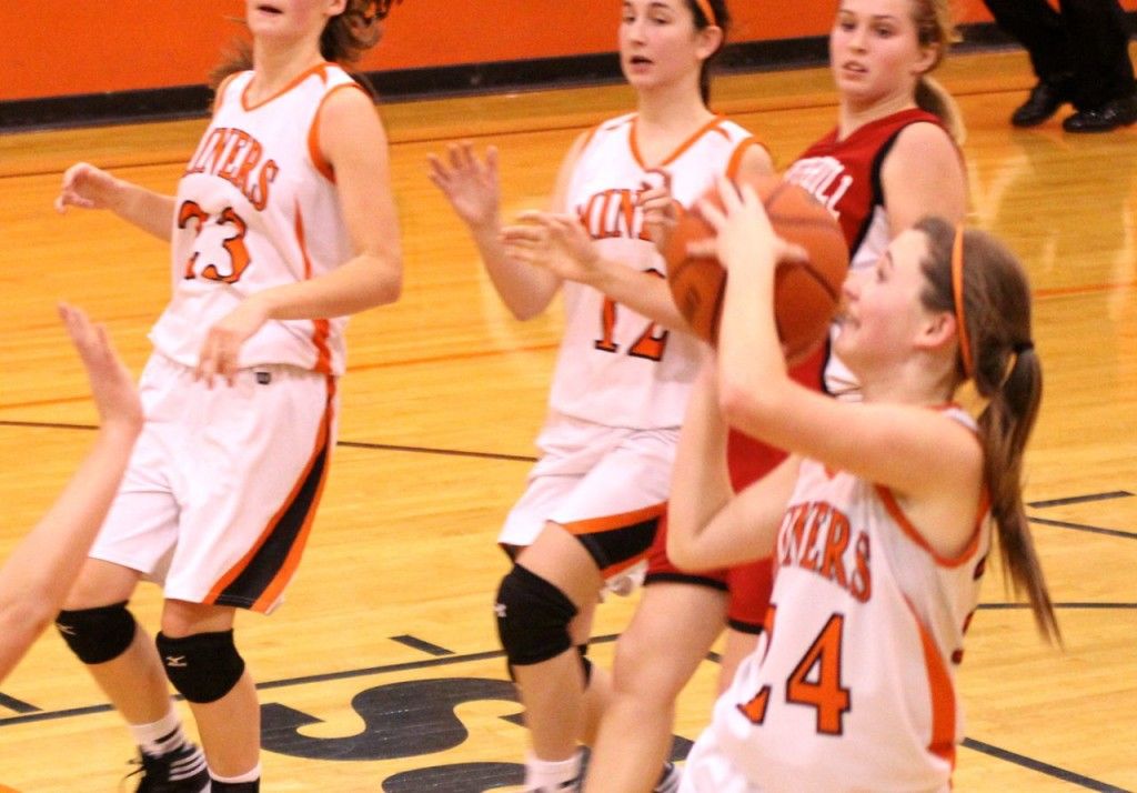 Karli Carr led Gillespie over Bunker Hill with 15 points. 