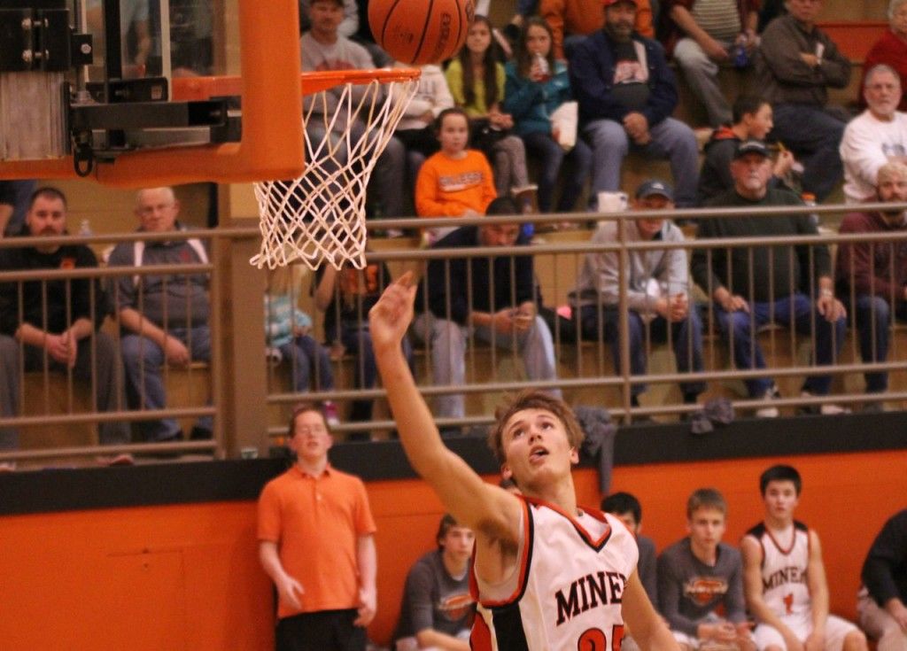 Nick Price uses his soft touch for another basket for Gillespie.