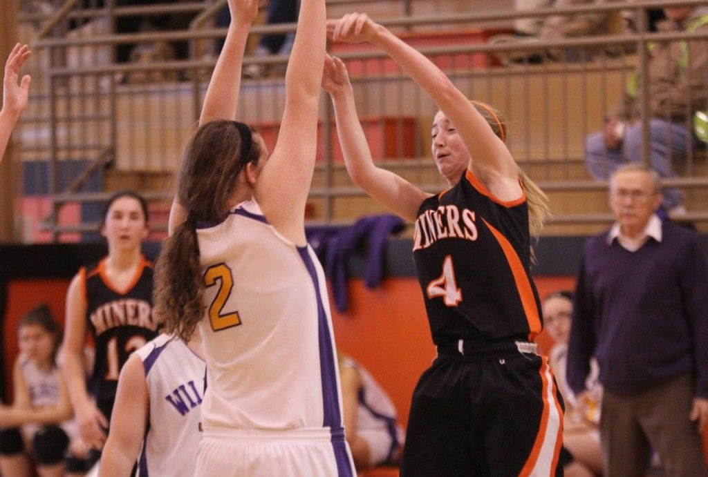 Bette Hammann makes a sweet pass over her defender. 