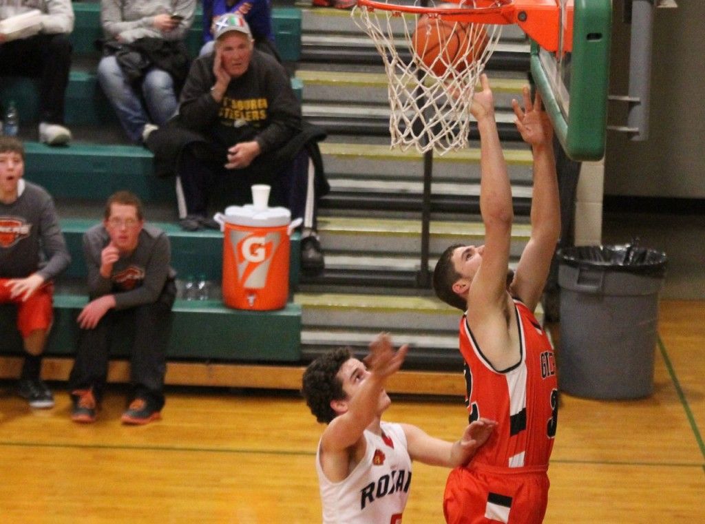 Quentin Zenner scores 10 points for the Miners.