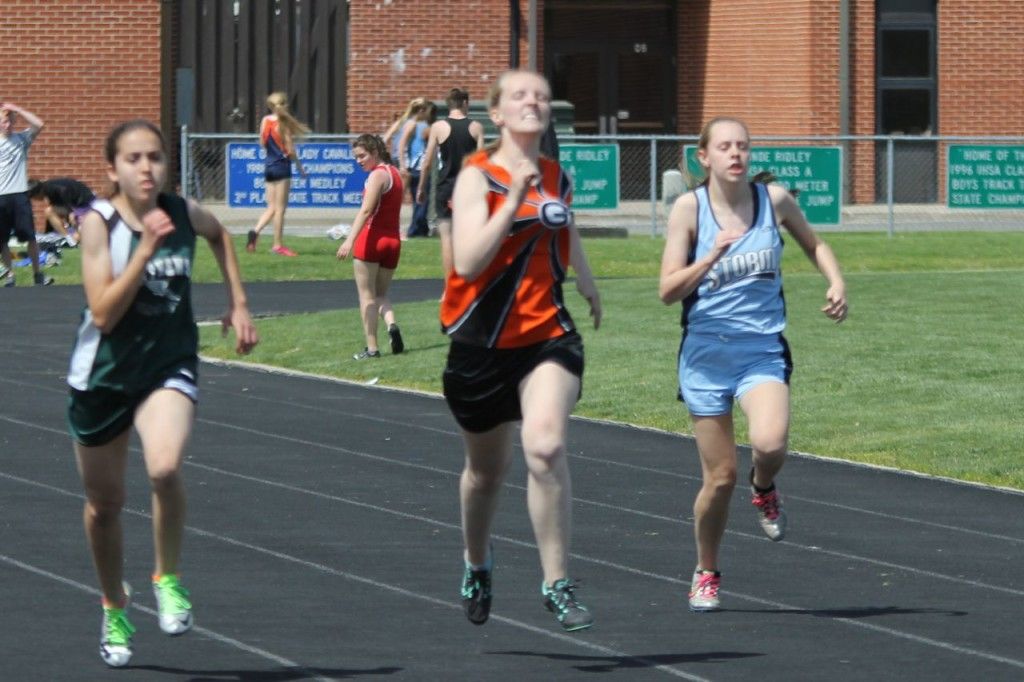 Kelly Clark racing in the 200m dash.