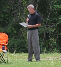 Mark Goldasich gives the speech at the Benld ceremony. 